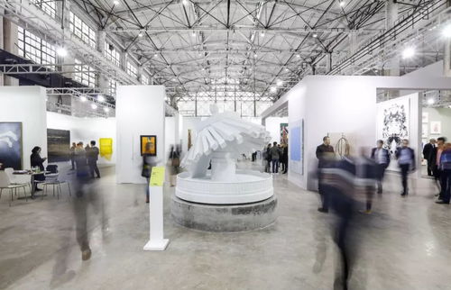 11月魔都文艺图鉴 33场展览全搜罗，从凌空金鱼到美少女战士的艺术漫游